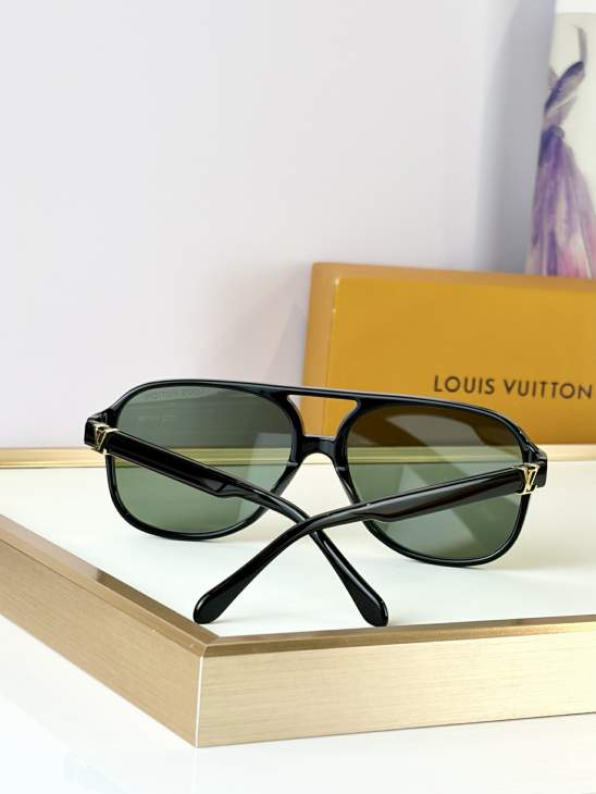Picture of Louis Vuitton Sunglasses _SKUfw81854701fw